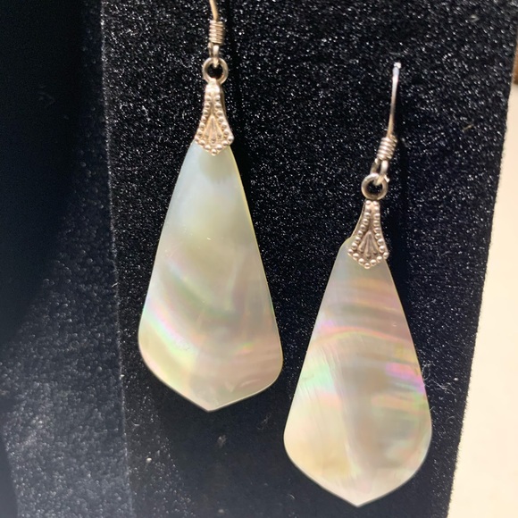 Shell Necklace and Earring Set - Picture 2 of 3